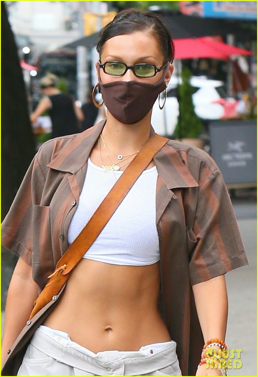 Bella Hadid – Shows off her abs as she steps