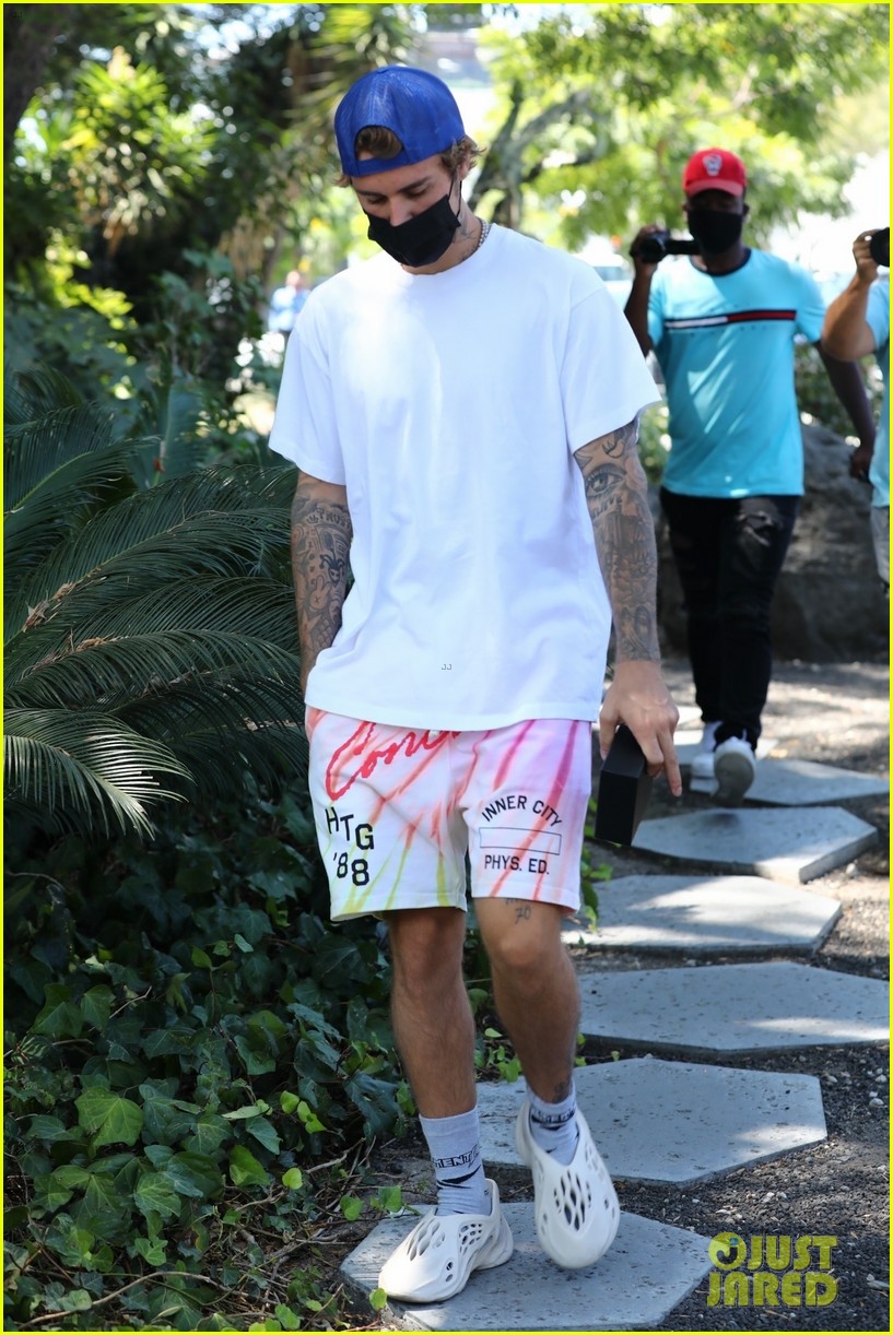 Justin Bieber Holds Hands With Hailey After A Tuesday Lunch Date Photo 1297325 Photo Gallery