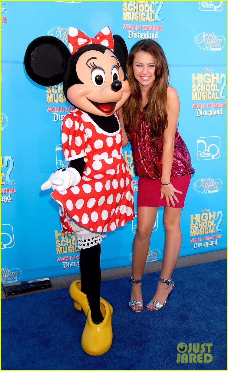 Miley Cyrus & Fans Remember Her Cameo In 'High School Musical 2' Photo 1297036 Photo Gallery