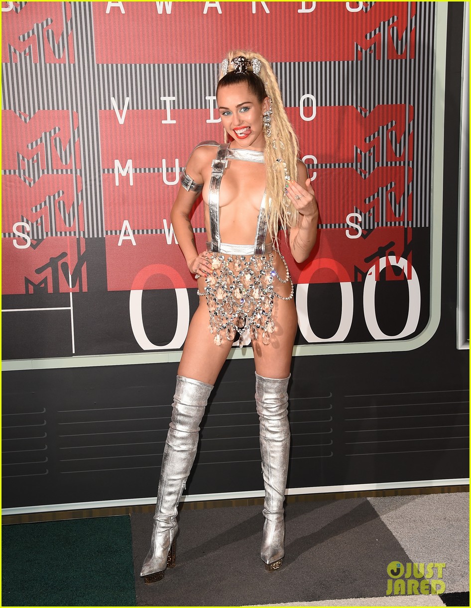 Miley Cyrus Returning To Vmas For Midnight Sky Performance Photo 1296947 Photo Gallery 