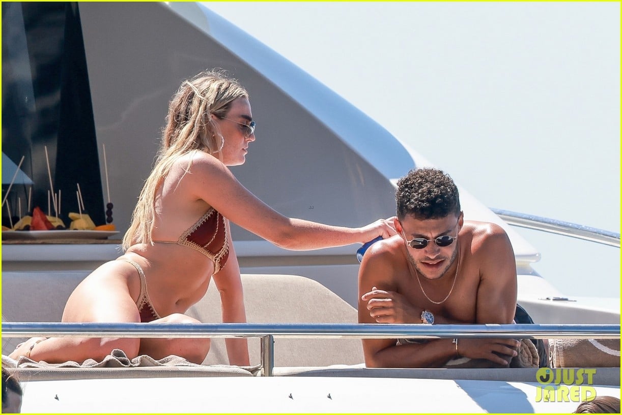 Perrie Edwards Alex Oxlade Chamberlain Have Fun In The Sun In Spain Photo 1296581 Alex Oxlade Chamberlain Bikini Perrie Edwards Shirtless Pictures Just Jared Jr