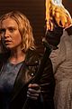 the 100 showrunner talks that major death on tonights episode 01