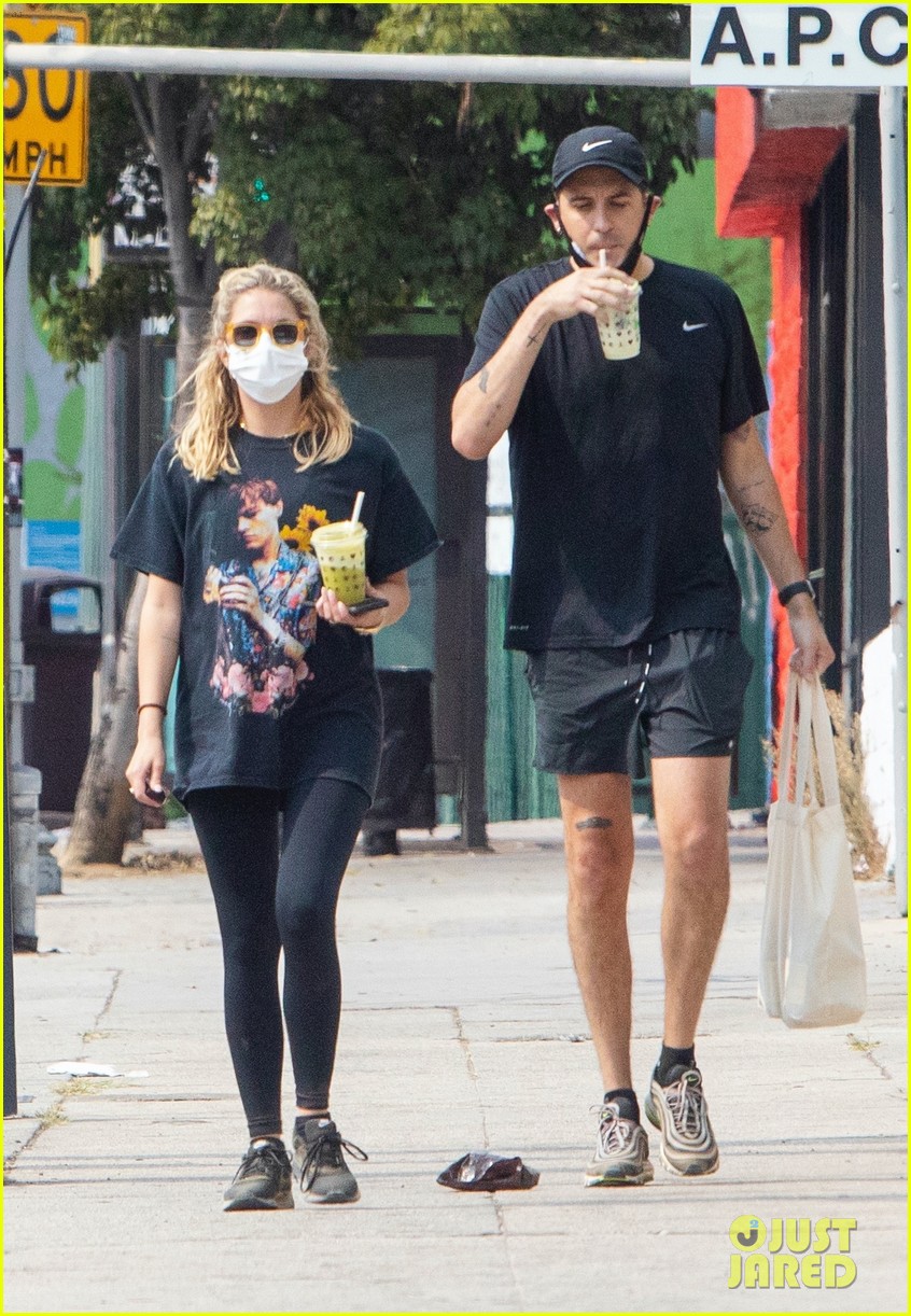 Ashley Benson Gets Smoothies with G-Eazy After a Hike | Photo 1298138 ...