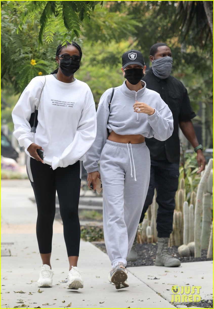 Full Sized Photo of justin bieber hailey bieber night out 04 | Justin