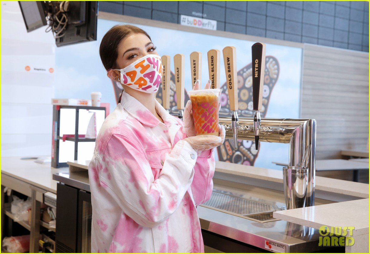 Charli Damelio Gets Her Own Official Dunkin Donuts Drink The Charli Photo 1297755 Photo 4770