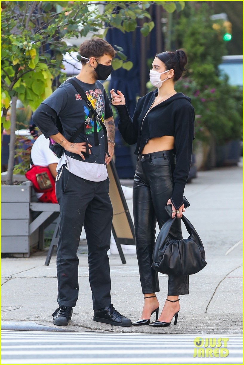 Dua Lipa Steps Out for Date Night with Anwar Hadid | Photo 1299244 ...