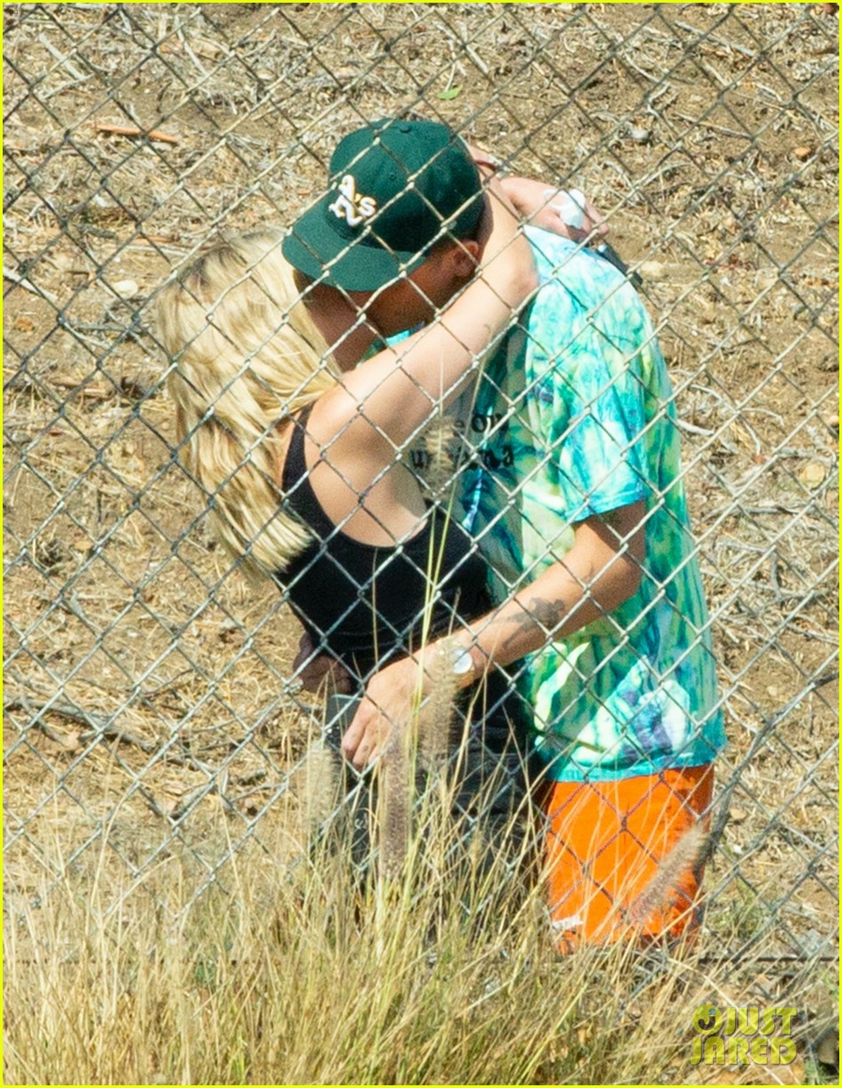 ashley benson g eazy share a kiss music video set 03