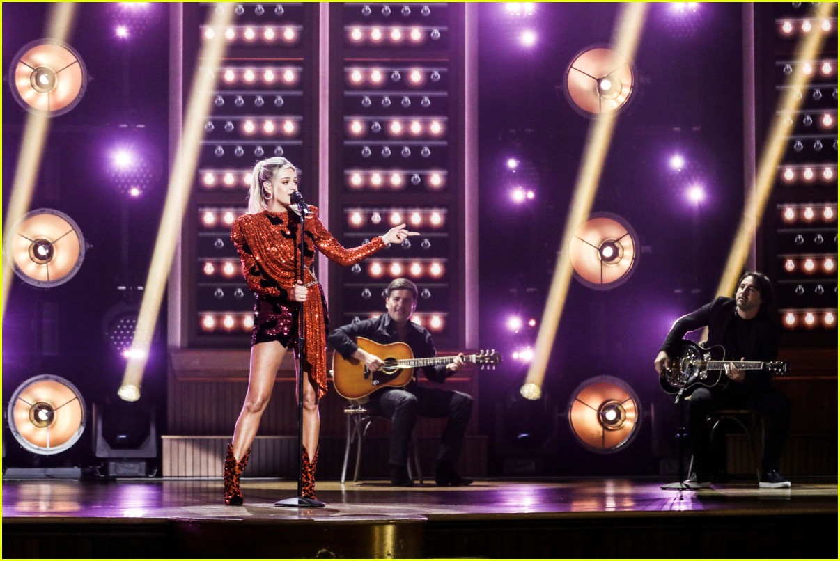 kelsea ballerini performs acm awards 02
