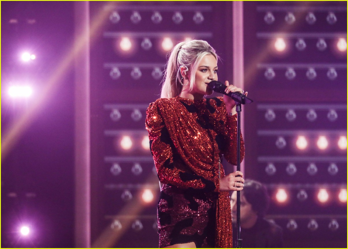 kelsea ballerini performs acm awards 03
