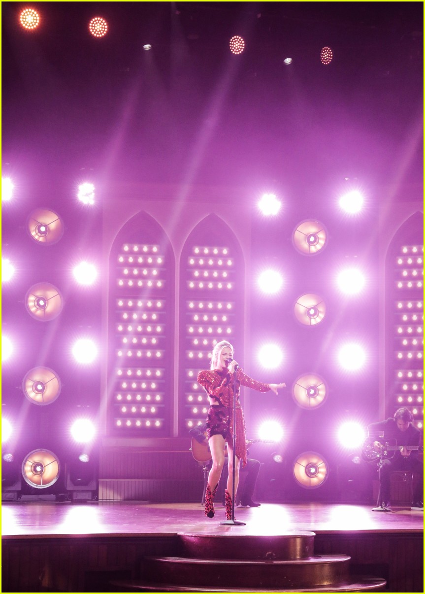 Watch Kelsea Ballerini's Amazing ACM Awards Performance Now! (Video