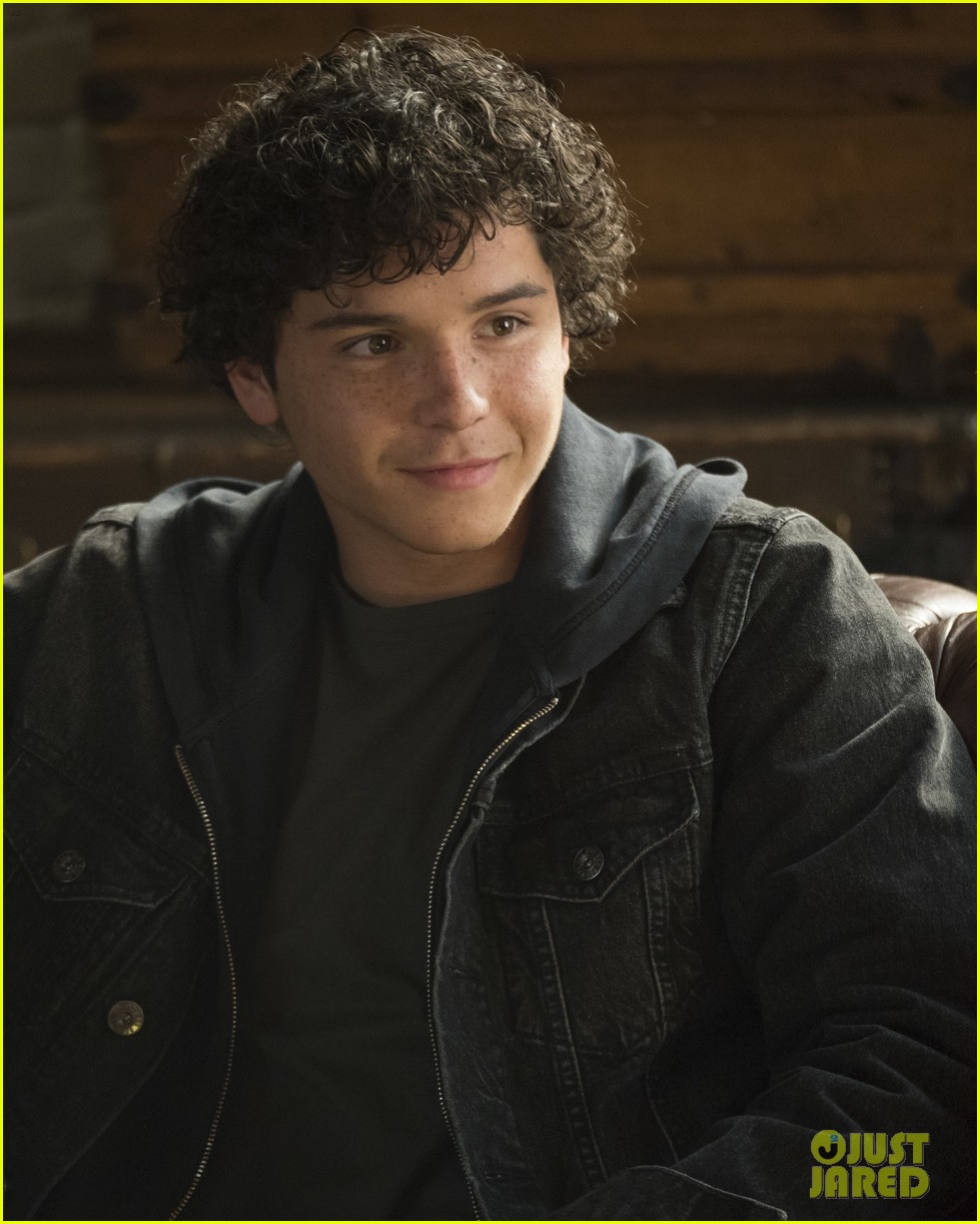 Meet Secret Society Of Second Born Royals Actor Noah Lomax With 10 Fun Facts Photo 10 Fun Facts Exclusive Noah Lomax Secret Society Of Second Born Royals Pictures Just Jared Jr