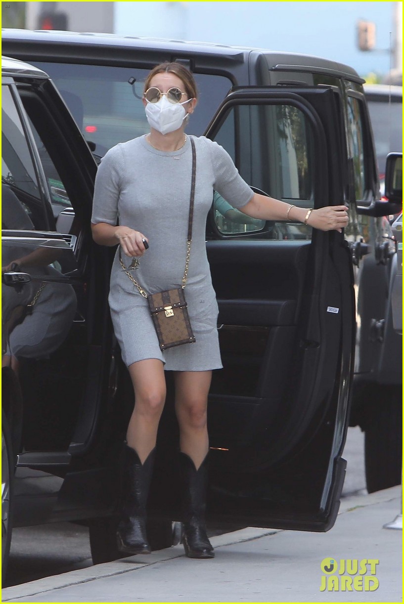 ashley tisdale growing bump lunch outing 01