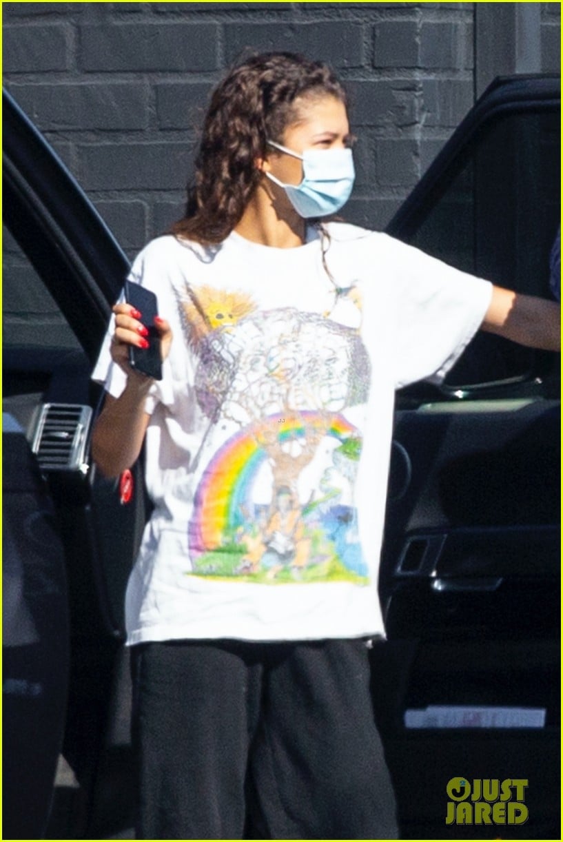 Zendaya Returns to a Work in L.A. After Emmys Win! | Photo 1298953