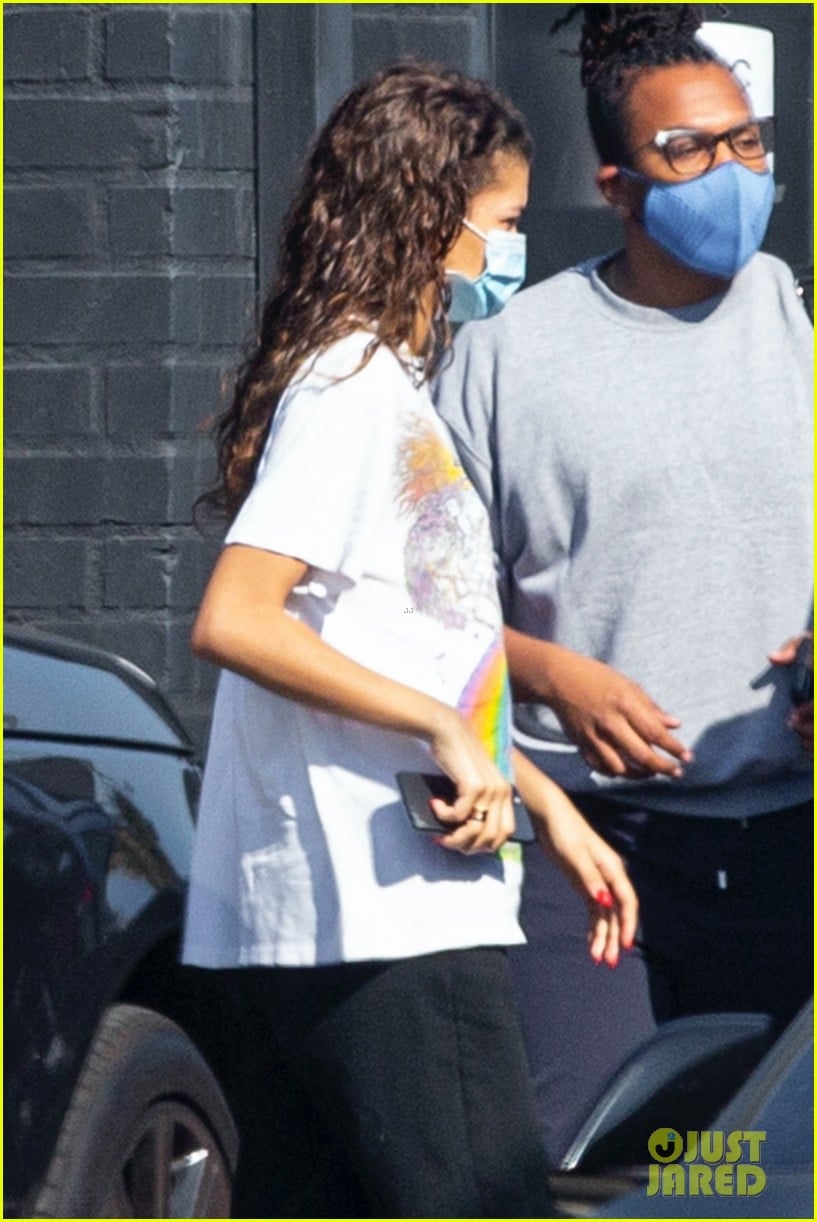 Zendaya Returns to a Work in L.A. After Emmys Win! | Photo 1298957