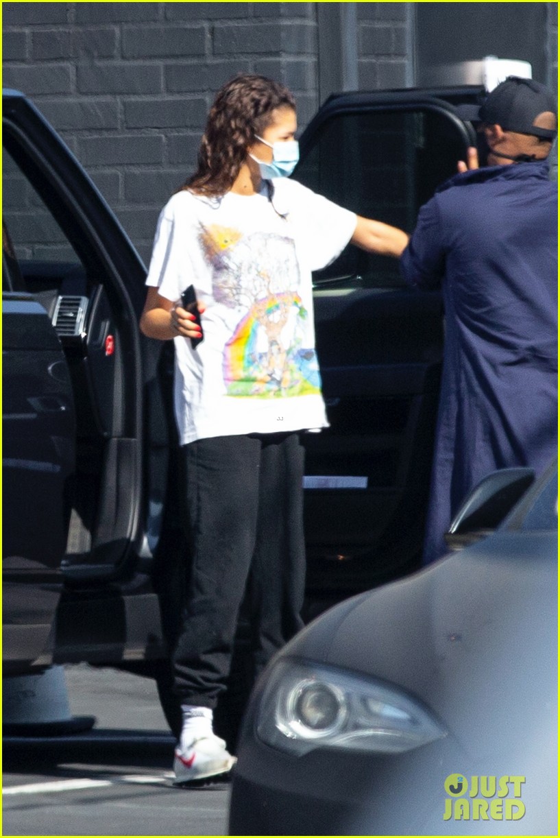 Zendaya Returns to a Work in L.A. After Emmys Win! | Photo 1298961