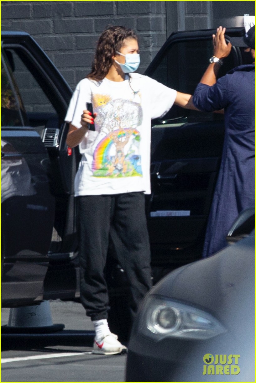 Zendaya Returns to a Work in L.A. After Emmys Win! | Photo 1298962 ...