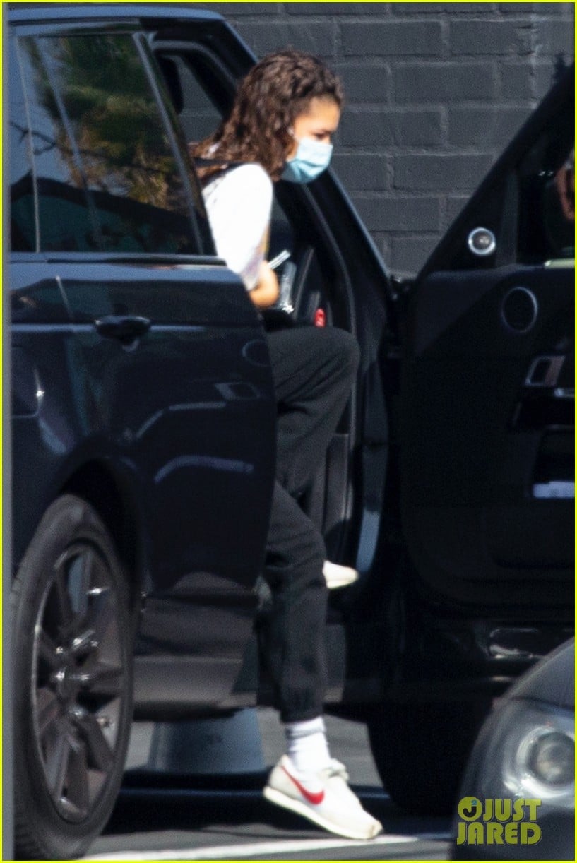 Zendaya Returns to a Work in L.A. After Emmys Win! | Photo 1298966