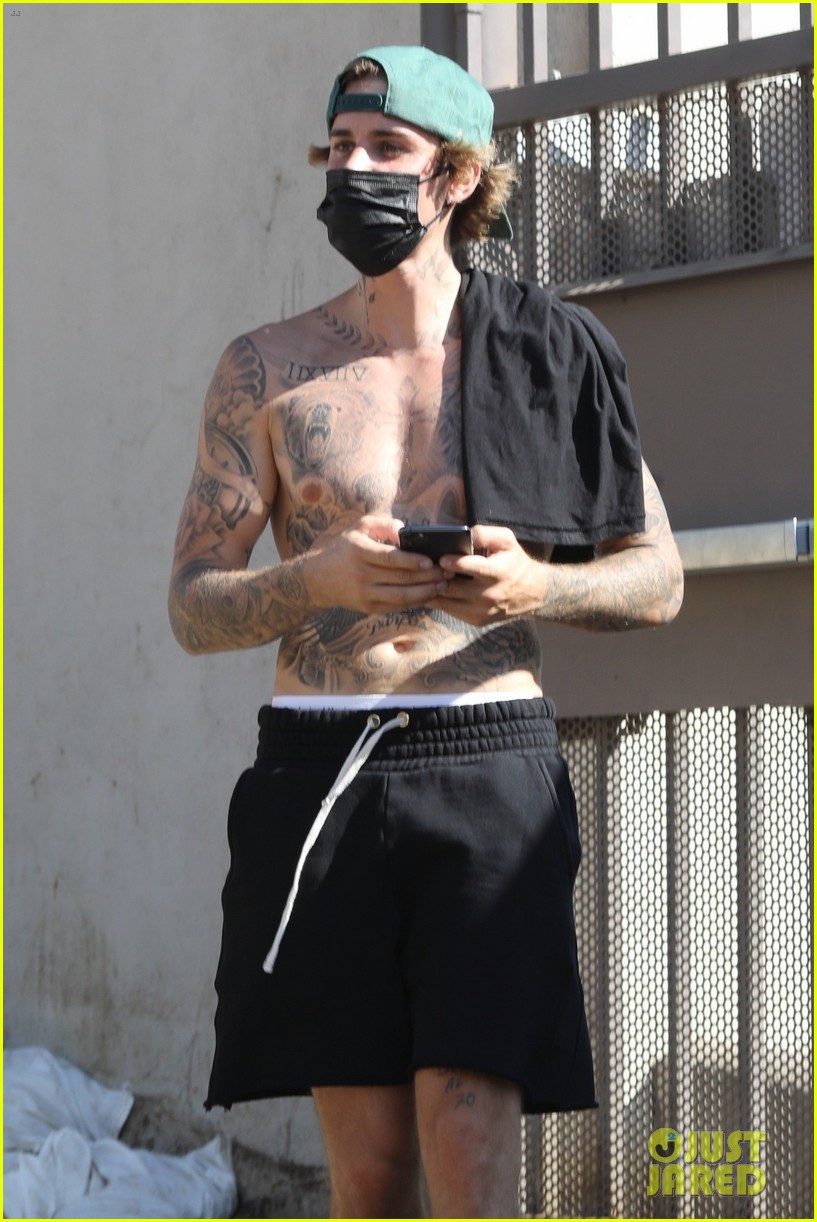 Justin Bieber Shows Off His Tattoos During a Shirtless Hike! | Photo ...