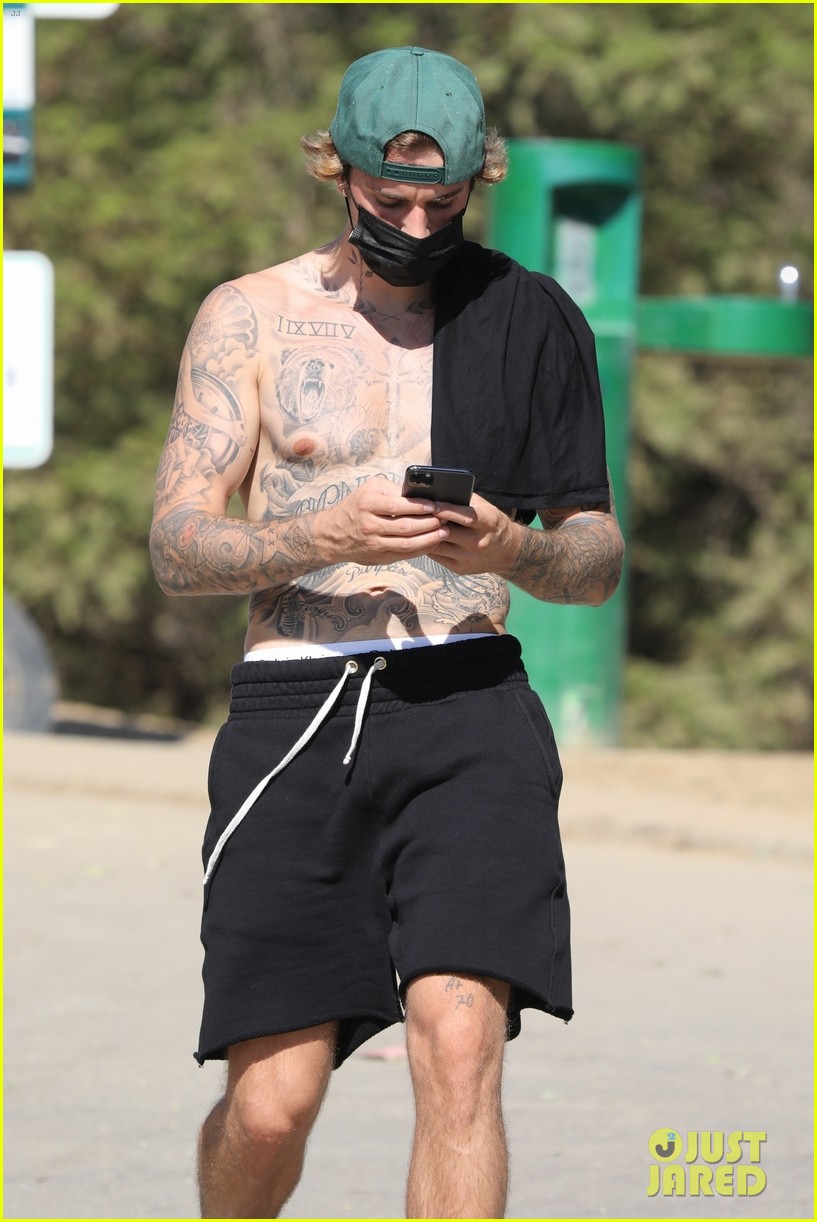 justin bieber shirtless for hike 11