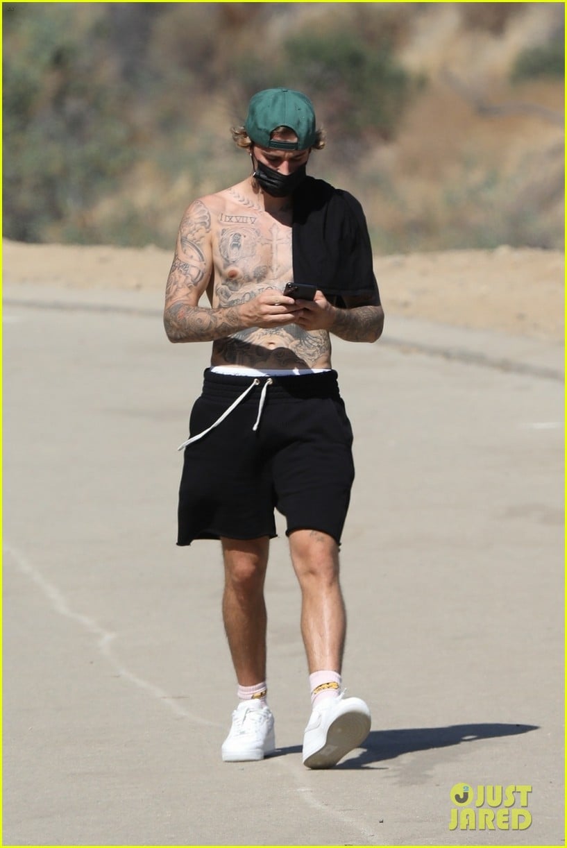 Justin Bieber Shows Off His Tattoos During a Shirtless Hike! | Photo ...