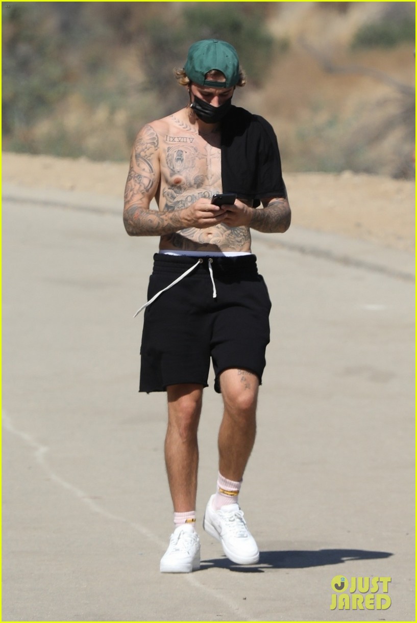 Justin Bieber Shows Off His Tattoos During a Shirtless Hike! | Photo ...