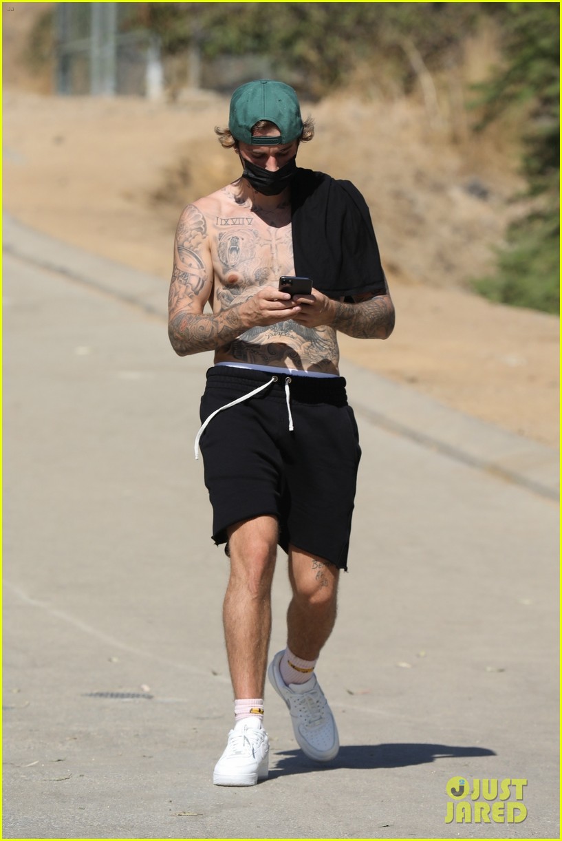 Justin Bieber Shows Off His Tattoos During a Shirtless Hike! | Photo ...