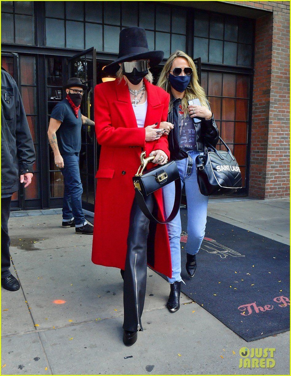 miley cyrus tophat red coat leaving hotel mom nyc 02