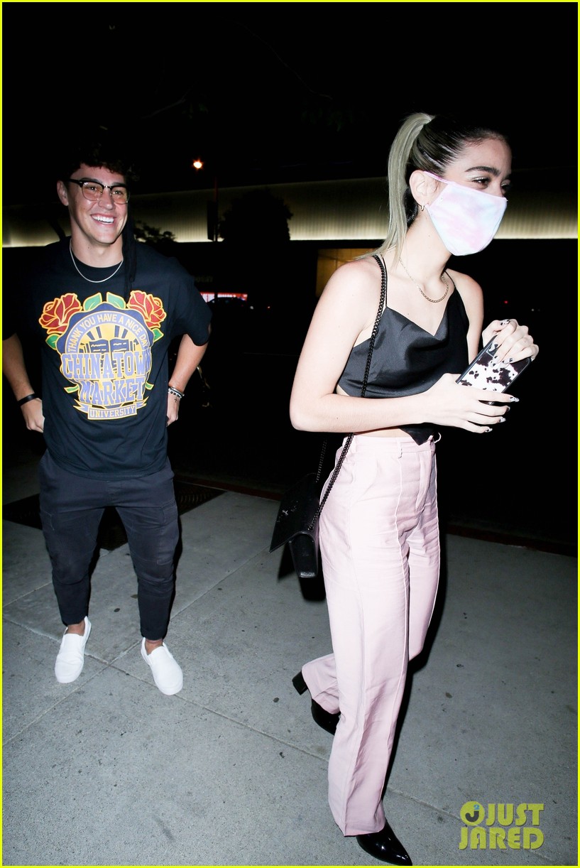 dixie damelio noah beck share sweet hug after dinner in la 01