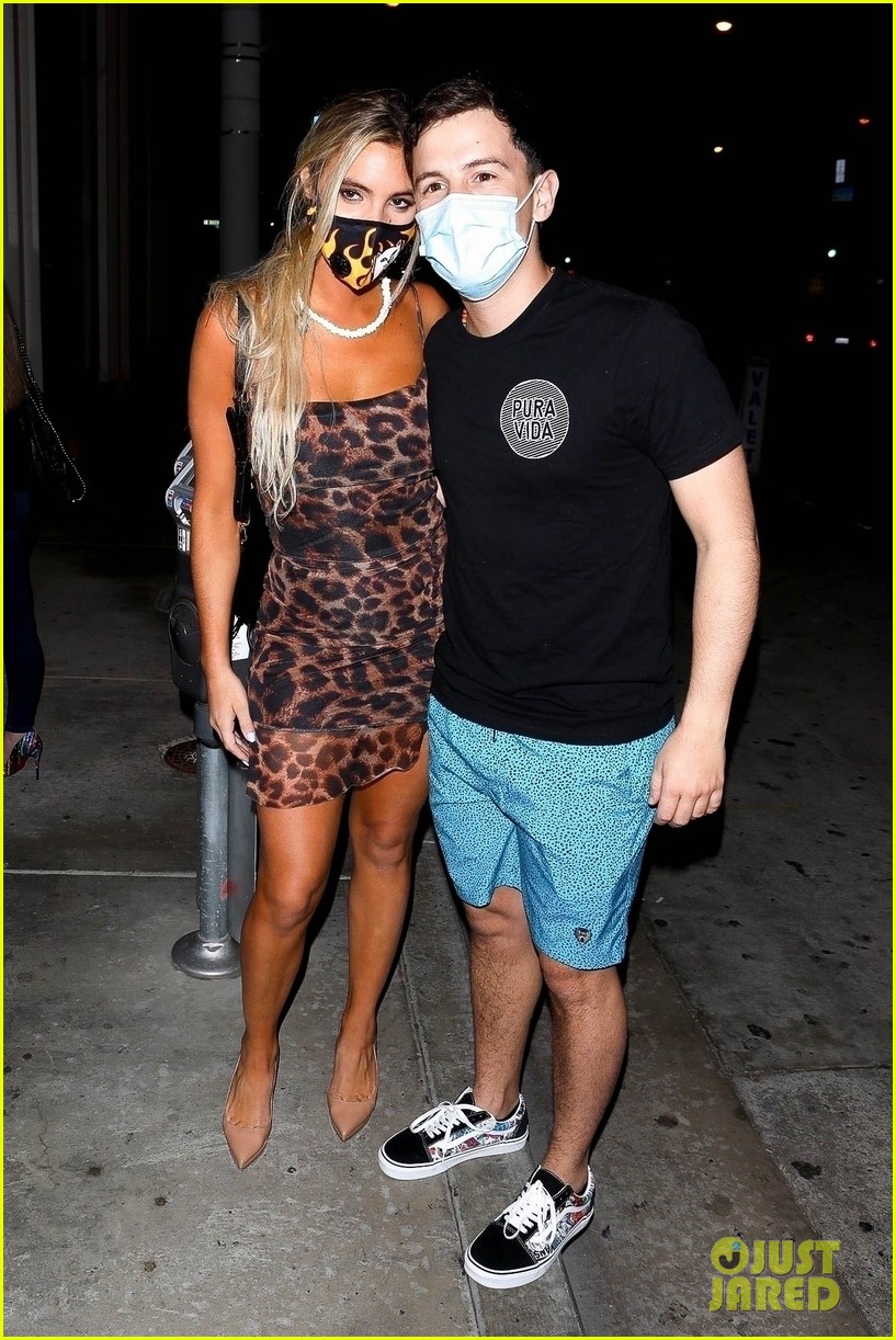 dixie damelio noah beck photobomb lele pons photo 03