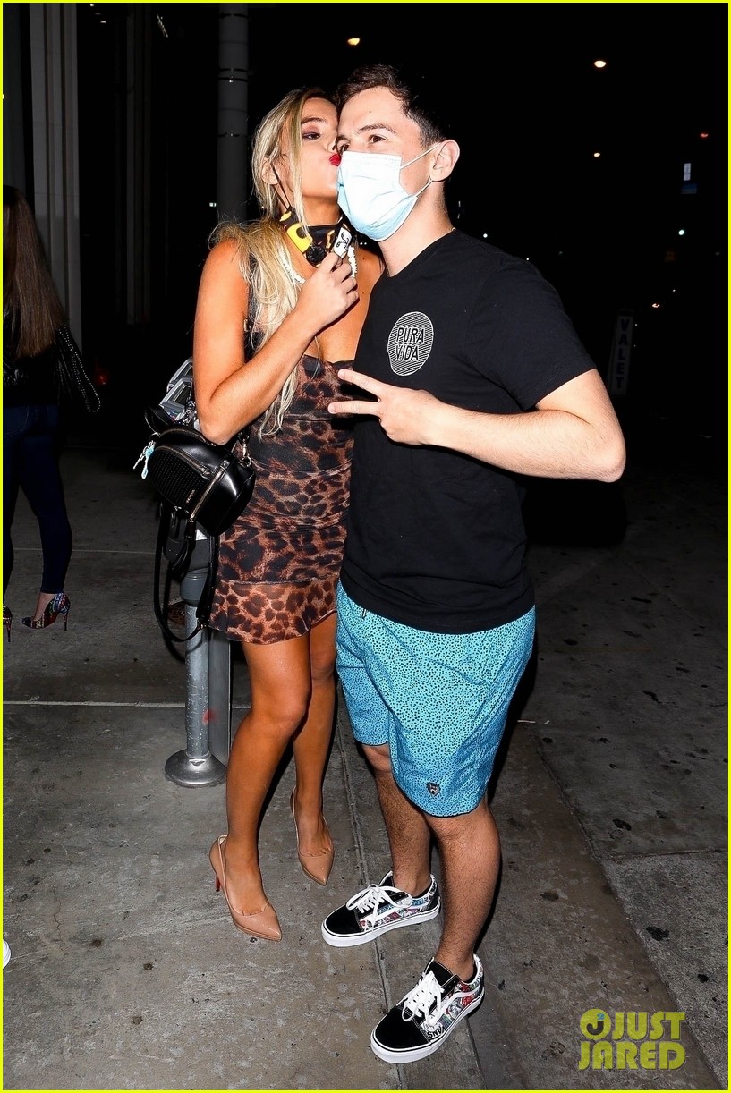 dixie damelio noah beck photobomb lele pons photo 05