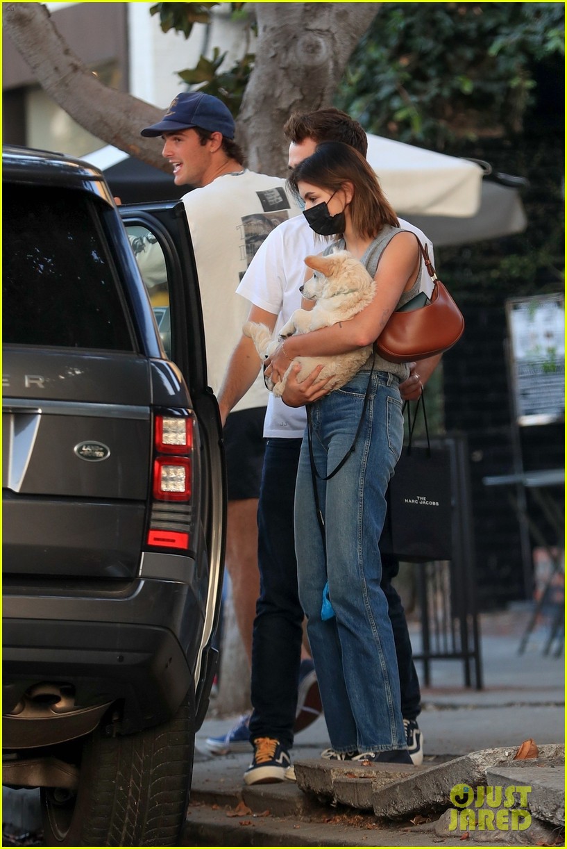 Kaia Gerber & Jacob Elordi Run Errands Together In Los Angeles | Photo ...