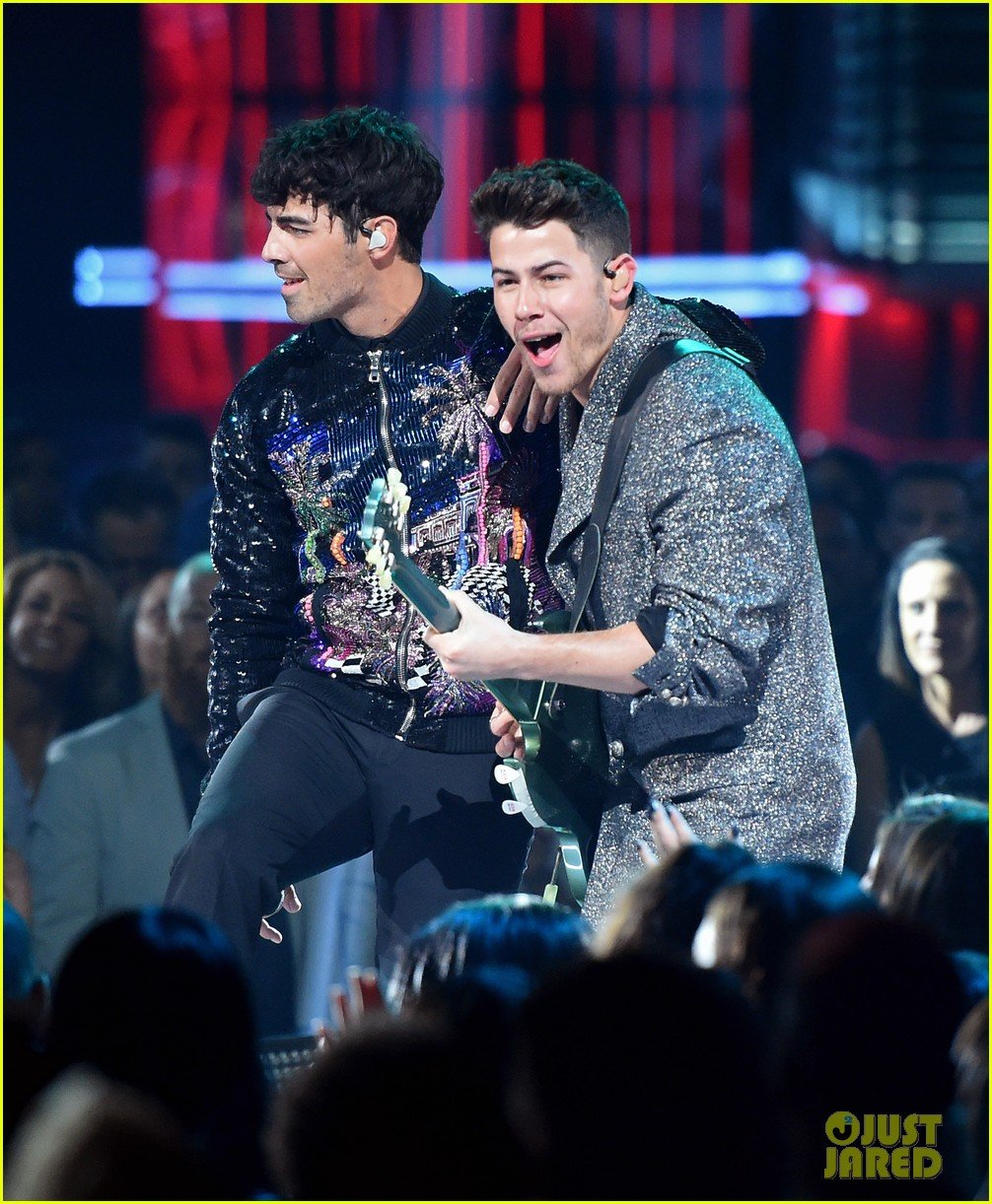 Jonas Brothers React To Winning 3 Billboard Music Awards 2020 | Photo ...