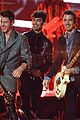 jonas brothers react to winning three billboard music awards 06