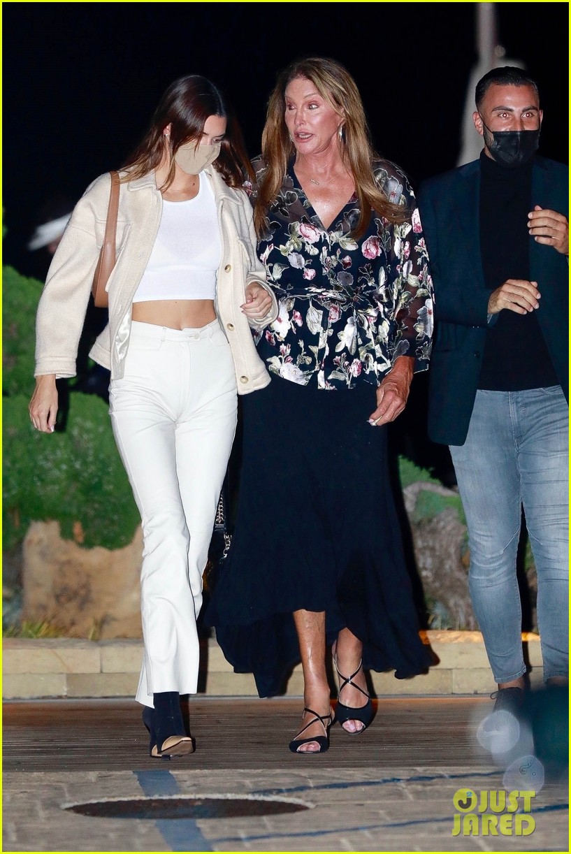 kendall jenner at dinner with caitlyn 01
