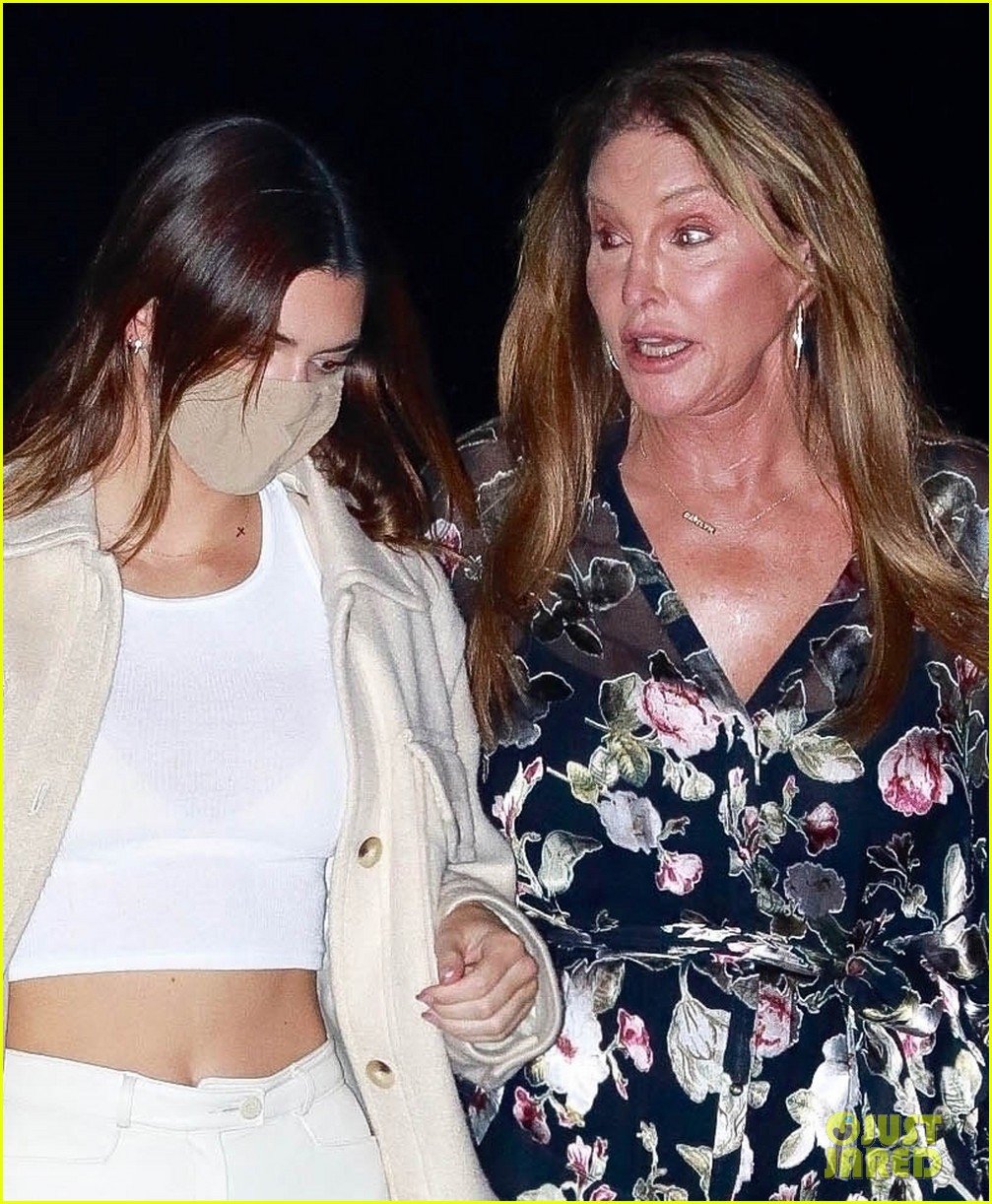 kendall jenner at dinner with caitlyn 06