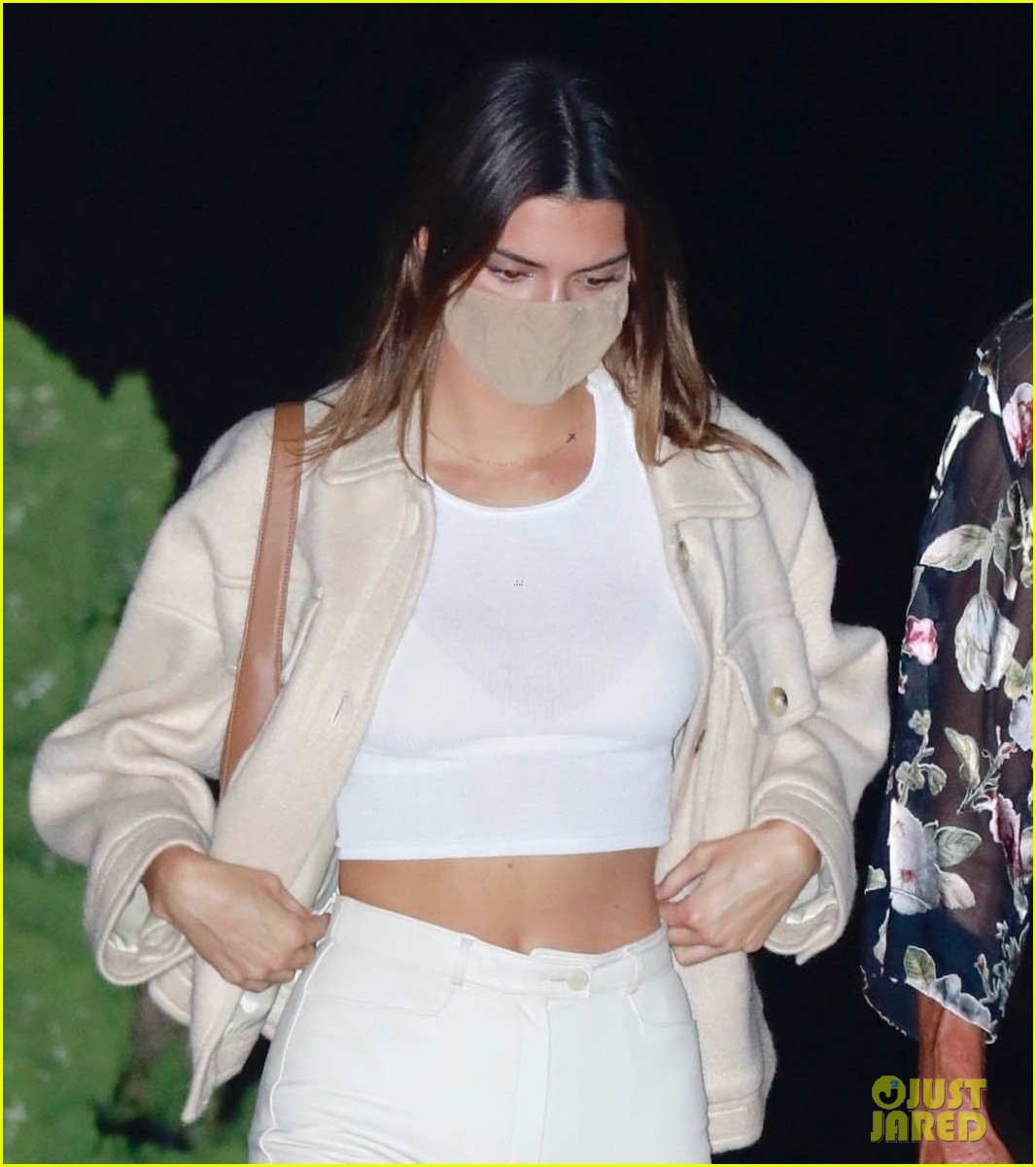 kendall jenner at dinner with caitlyn 10