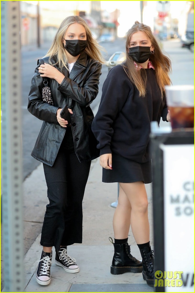 maddie ziegler and maisy stella go out for dinner with friends 05