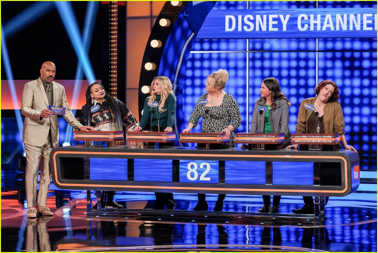 disney channel moms faced off against mixed ish cast on celebrity family feud 03
