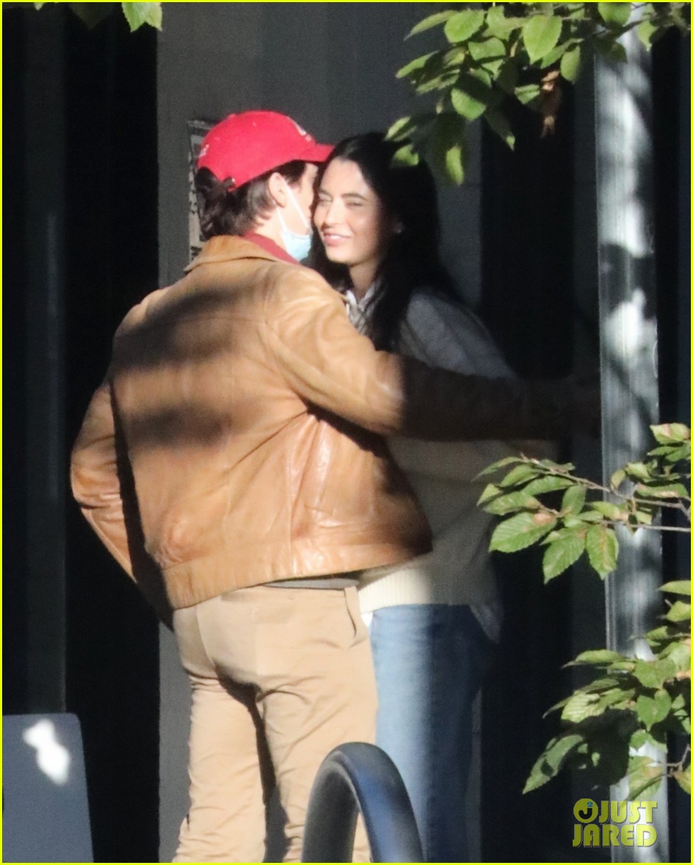 cole sprouse model reina silva get cozy in vancouver 03