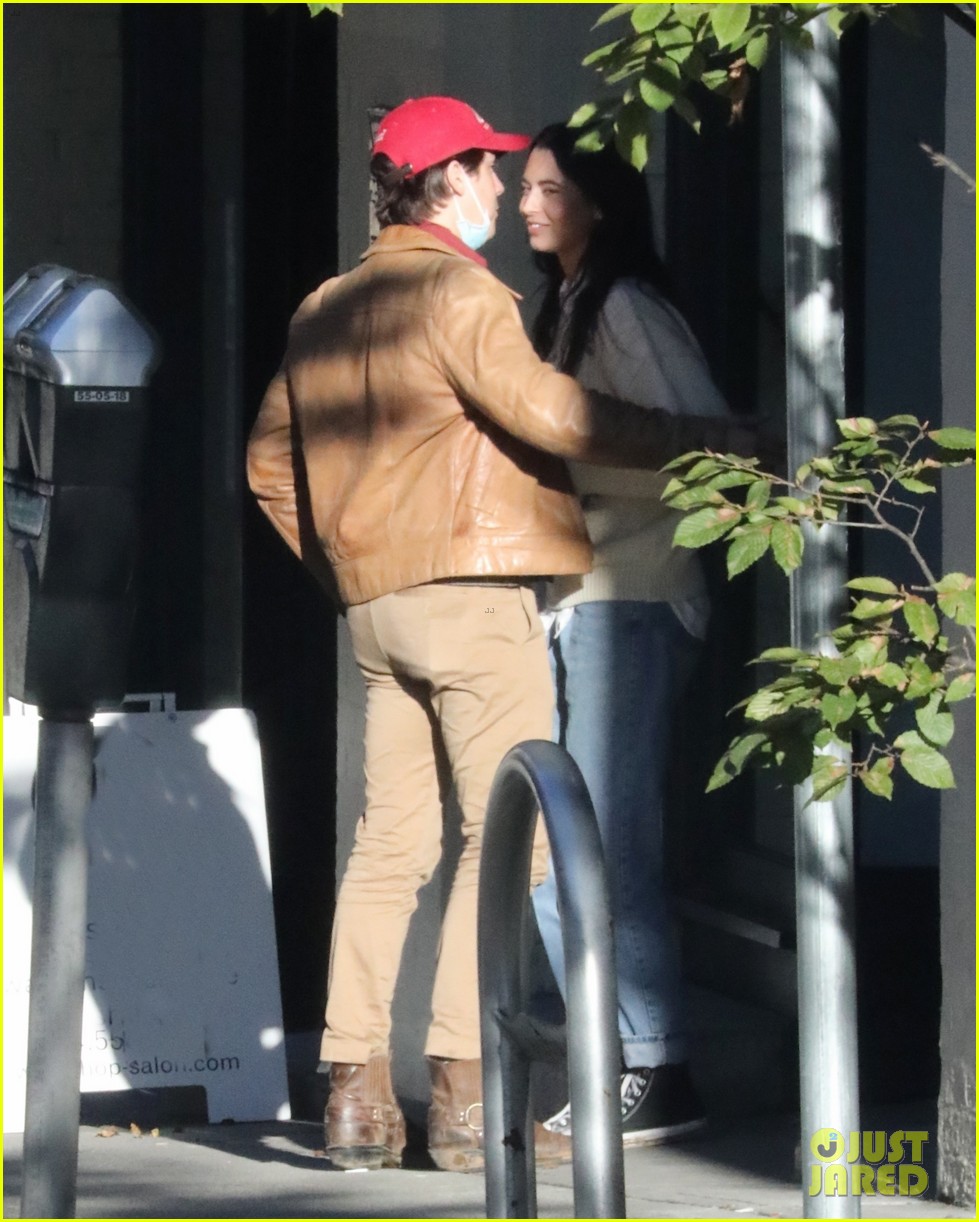 cole sprouse model reina silva get cozy in vancouver 05