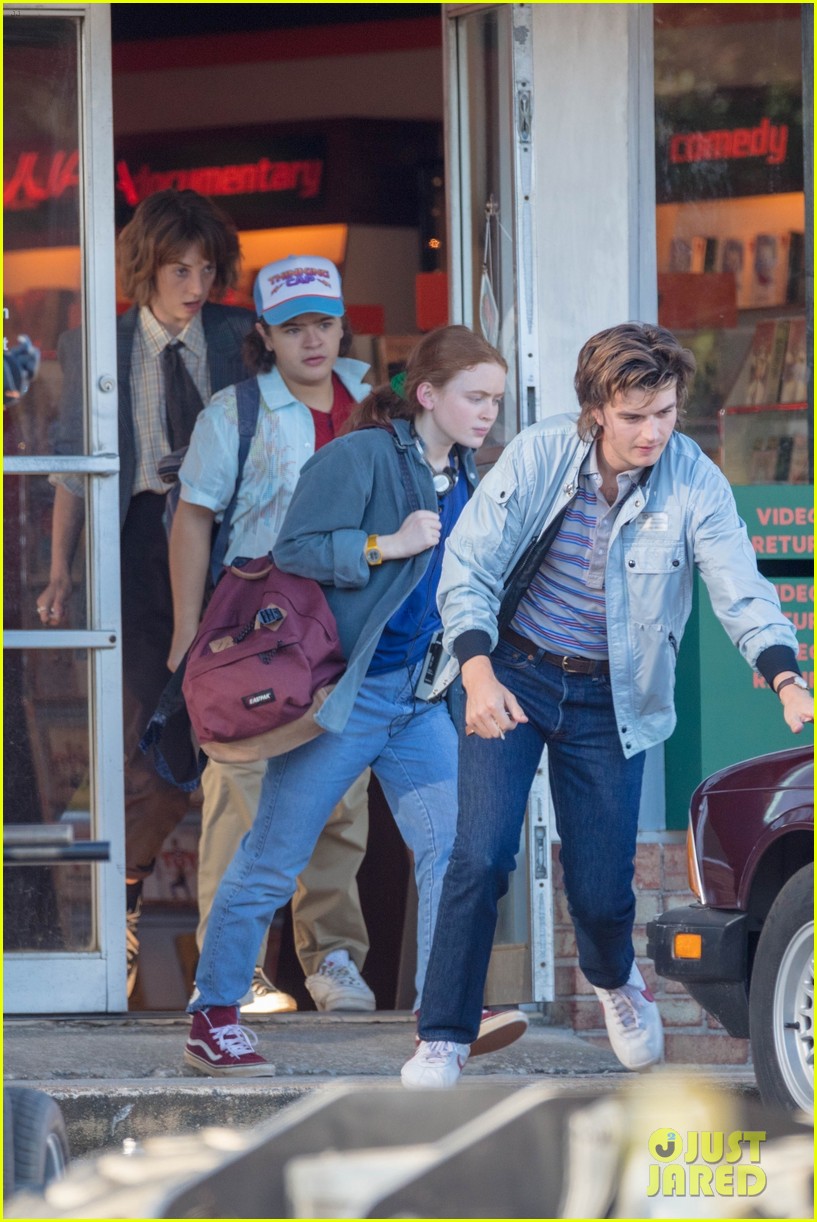 you-ve-gotta-see-these-new-stranger-things-set-photos-photo