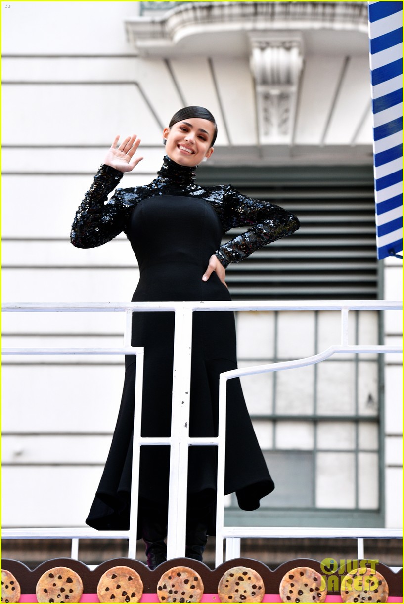 ally brooke sofia carson lauren alaina perform at macy thanksgiving parade photos 01