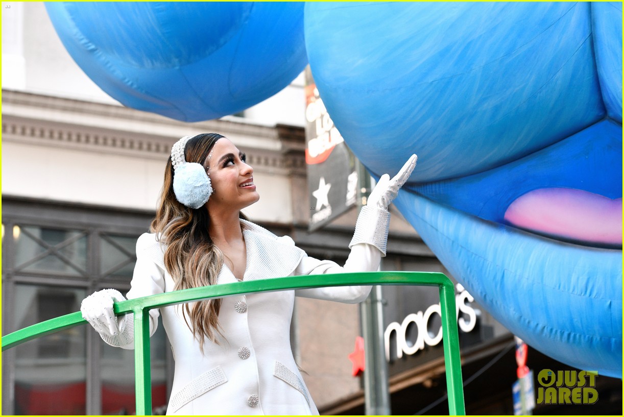 ally brooke sofia carson lauren alaina perform at macy thanksgiving parade photos 12