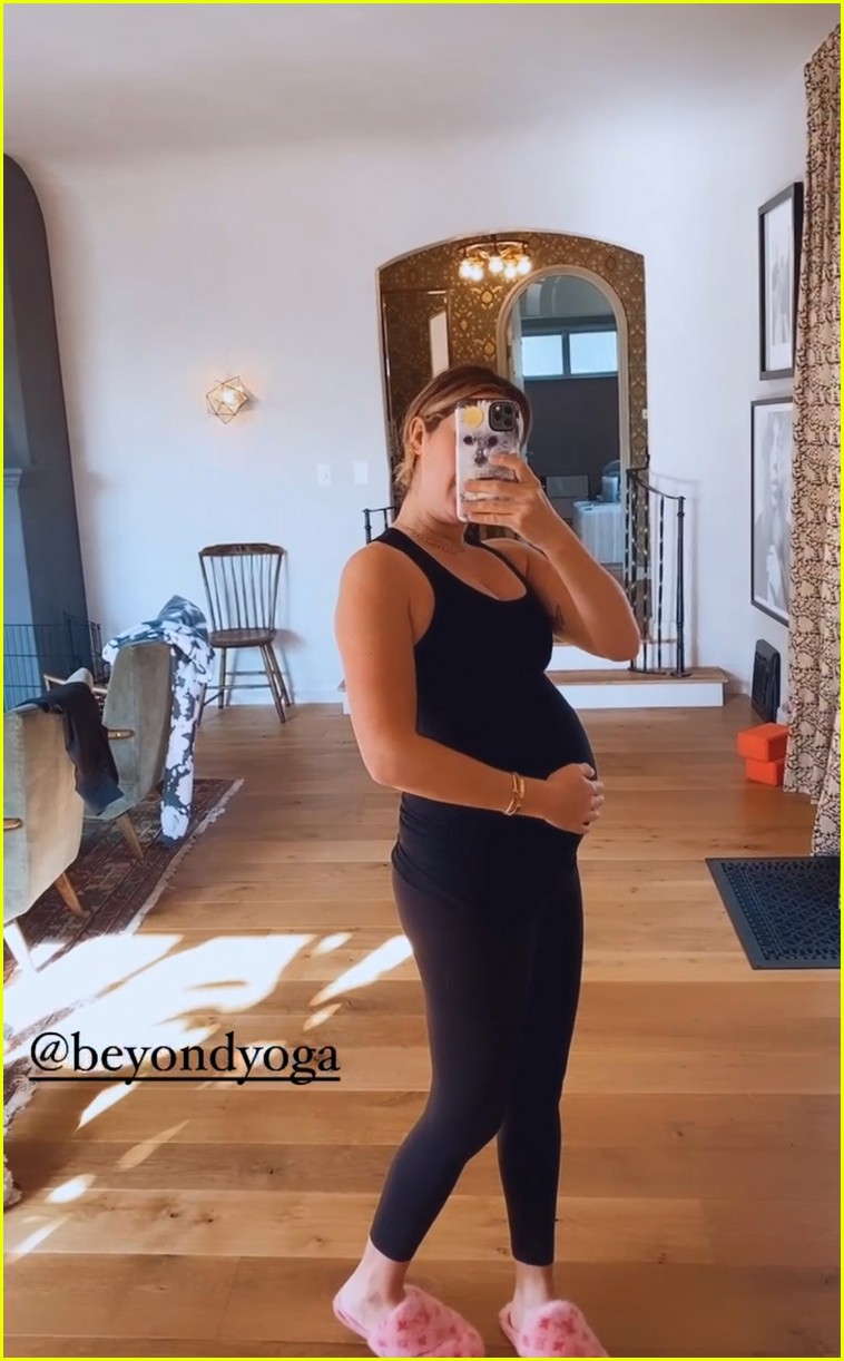 Ashley Tisdale Shares Baby Bump On Instagram Story | Photo 1301331 ...