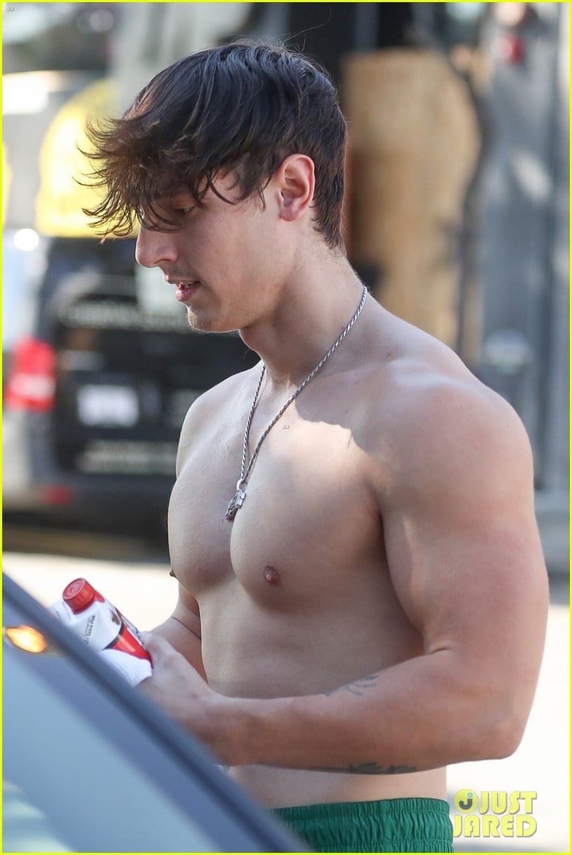 Bryce Hall Shows Off Ripped Shirtless Body While Leaving The Gym With Addis...