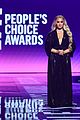 demi lovato goes back to blonde to host peoples choice awards 09