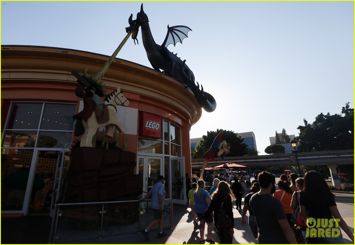 downtown disney opening extending to buena vista street 17