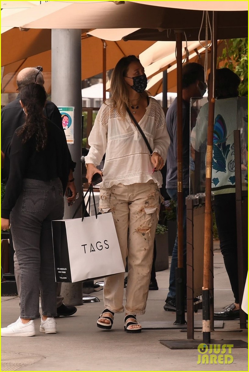 bella hadid takes her dad to lunch for his birthday 03