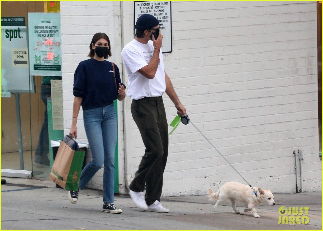 Kaia Gerber Heads to the Pet Store with Boyfriend Jacob Elordi & Dog ...