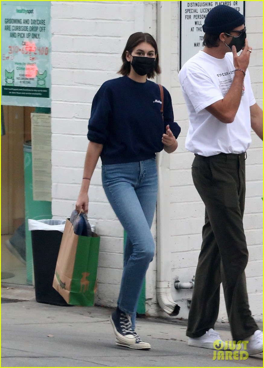 Kaia Gerber Heads to the Pet Store with Boyfriend Jacob Elordi & Dog ...